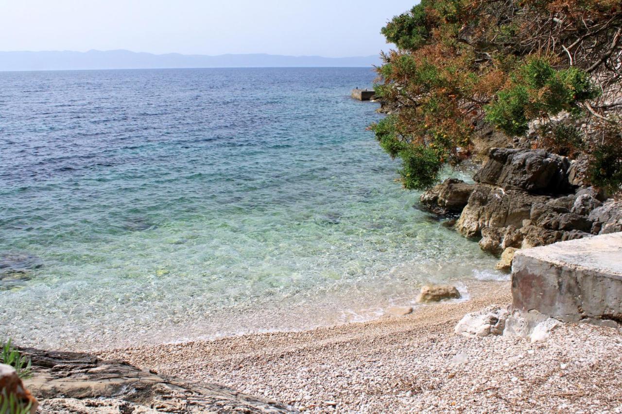 Apartment Seaside Secluded Apartments Cove Skozanje, Hvar - 5713 Gdinj