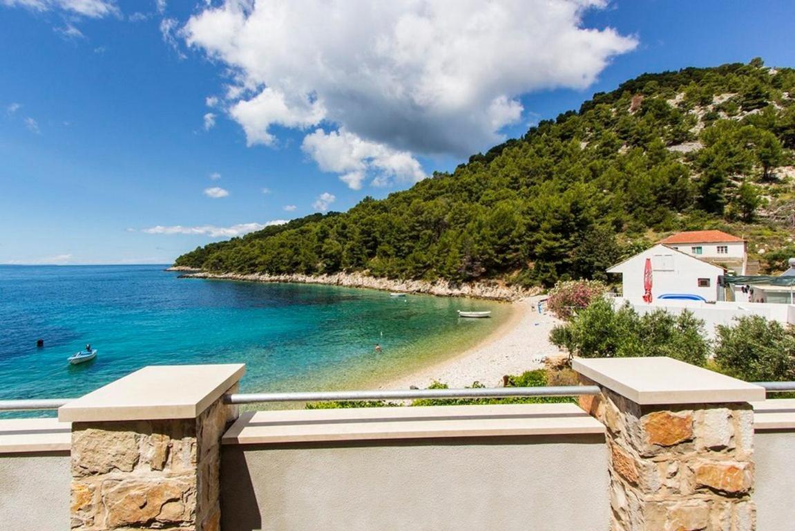 Apartment Seaside Secluded Apartments Cove Skozanje, Hvar - 5713 Gdinj